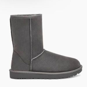 UGG AUSTRALIA — CLASSIC SHORT II UGG BOOTS IN GREY, BEST SELLER, FALL BOOT, US 8